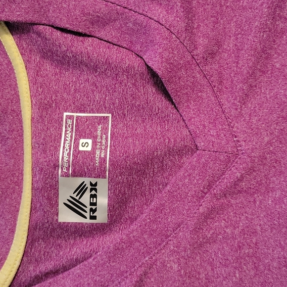 🎈 4/$20 Reebok tee - Picture 3 of 5